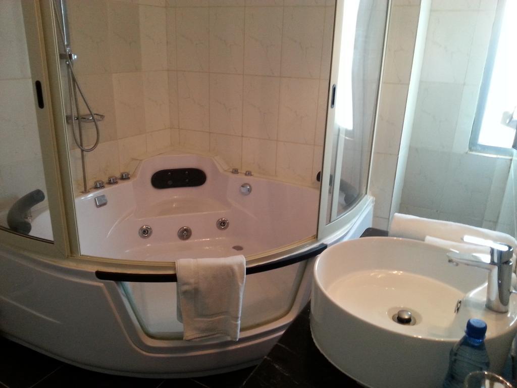 Chambre Lit King-Size avec Baignoire Spa